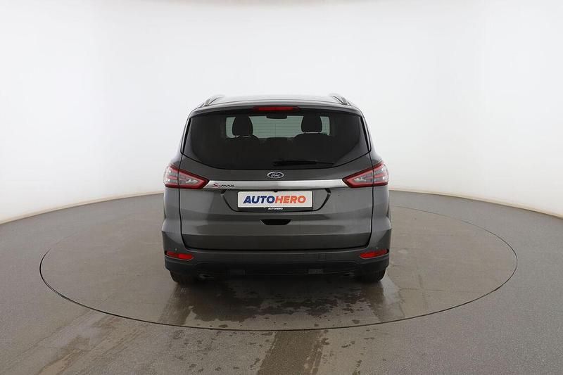 Usado Ford S-MAX Titanium 150 CV (110 kW) 2017 Gris Monovolumen