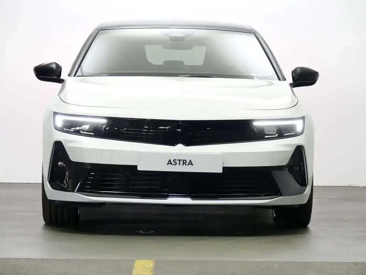 Usado Opel Astra GSe 225 CV (165 kW) 2023 Blanco Utilitario