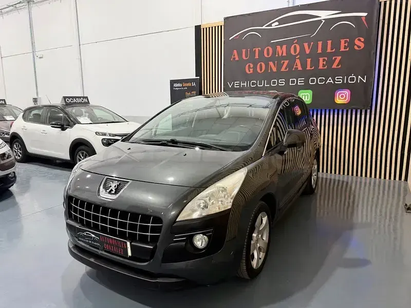 Usado Peugeot 3008 Active 120 CV (88 kW) 2012 Gris / plata Familiar