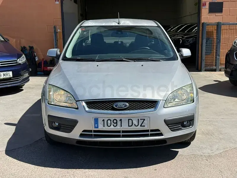 Usado Ford Focus Sport 145 CV (106 kW) 2005 Gris / plata Berlina