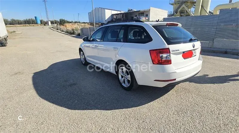 Usado Skoda Octavia Ambition 115 CV (84 kW) 2020 Blanco Familiar