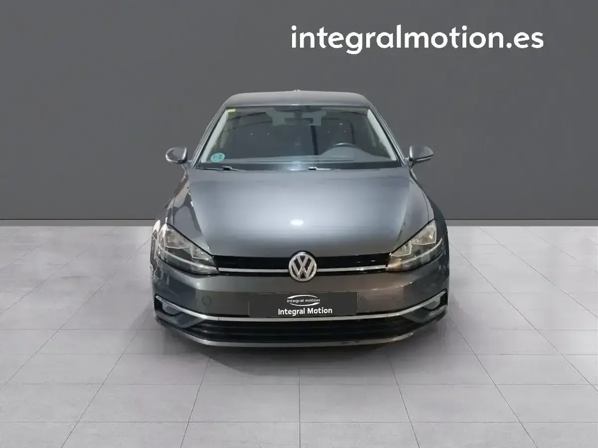 Usado VW Golf VII Advance 150 CV (110 kW) 2018 Gris Berlina