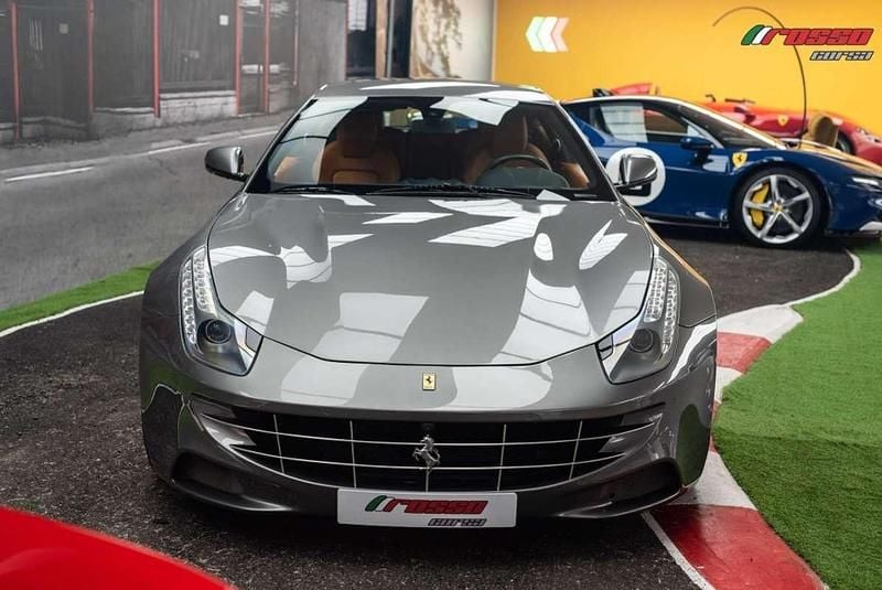 Usado Ferrari FF 661 CV (486 kW) 2012 Gris Familiar