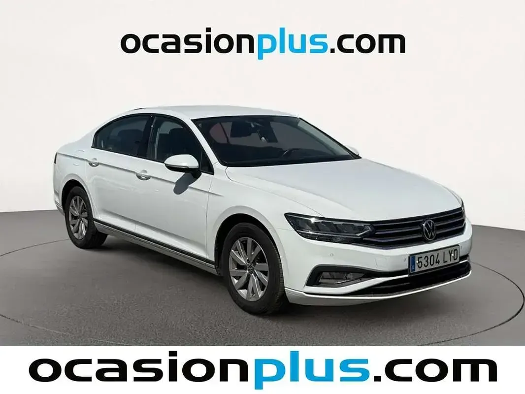 Usado VW Passat Business 122 CV (89 kW) 2022 Blanco Familiar