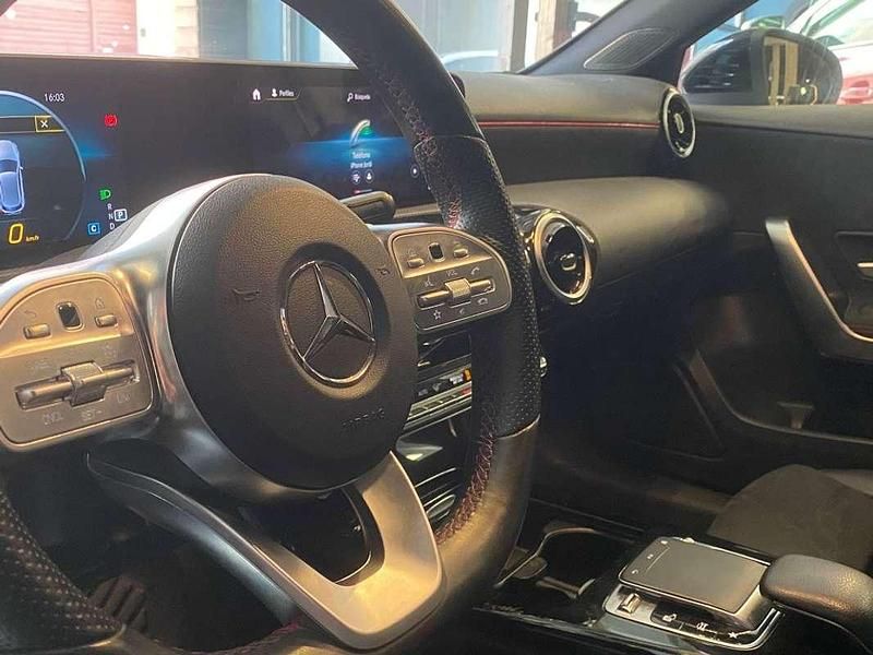 Usado Mercedes A180 116 CV (85 kW) 2019 Negro Utilitario