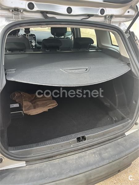 Usado Renault Clio GrandTour LIMITED 90 CV (66 kW) 2018 Gris / plata Familiar