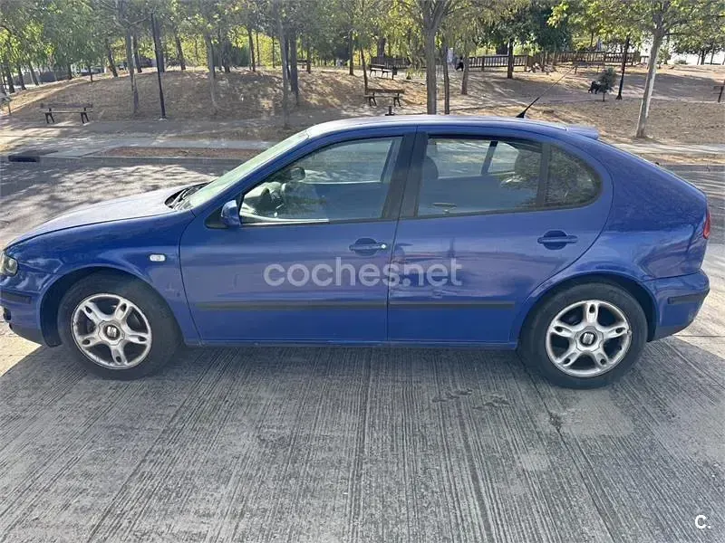 Usado Seat Leon 110 CV (80 kW) 2002 Azul Utilitario