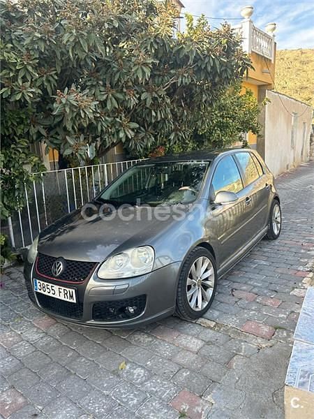 Usado VW Golf V Highline 105 CV (77 kW) 2007 Gris / plata Berlina