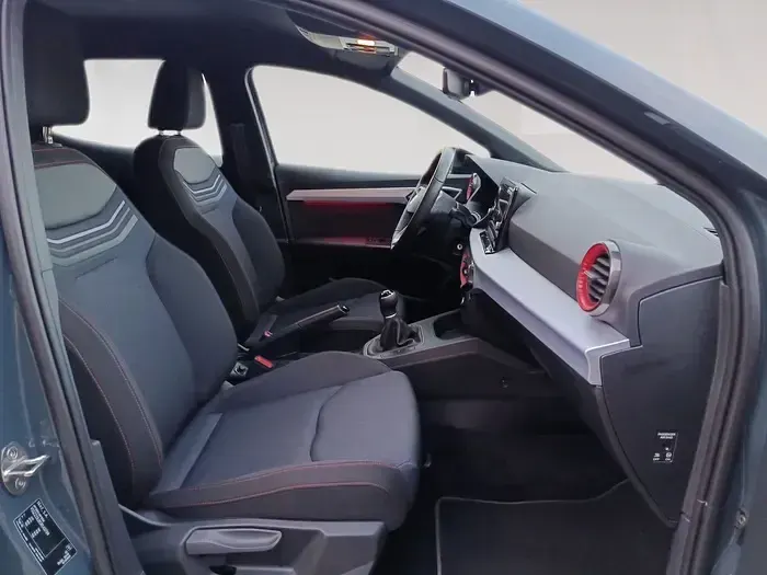 Usado Seat Ibiza FR 116 CV (85 kW) 2025 Negro Utilitario