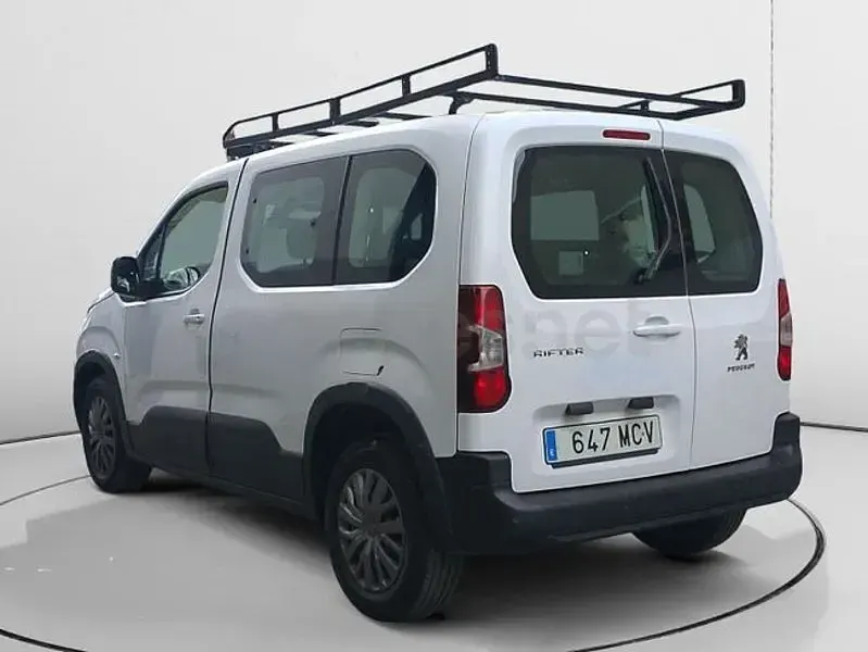 Usado Peugeot Rifter Active 100 CV (73 kW) 2022 Blanco Monovolumen
