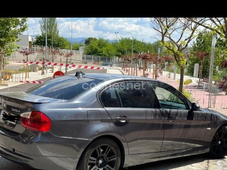 Usado BMW 320 163 CV (119 kW) 2006 Gris / plata Berlina