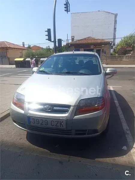 Usado Chevrolet Kalos 94 CV (69 kW) 2004 Gris / plata Berlina