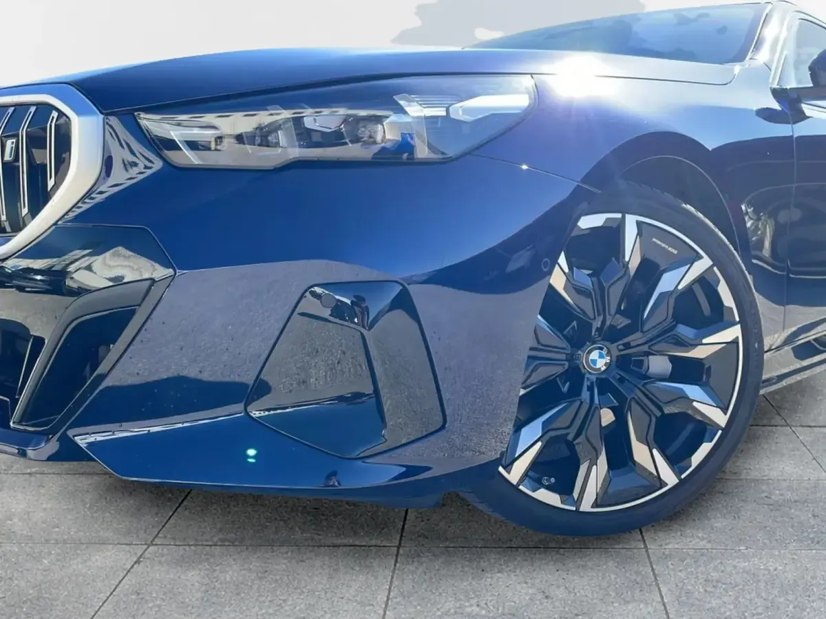 Usado BMW i5 Comfort Edition 289 kW (394 CV) 2025 Azul Familiar