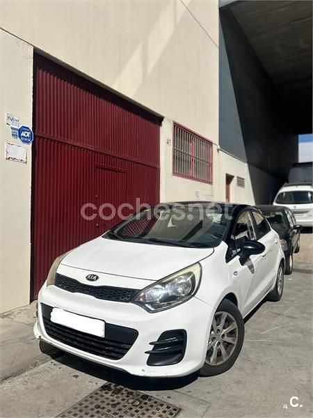 Blanco Usado 2016 Kia Rio Berlina | 6000 € (Super precio) - Imagen 1/4