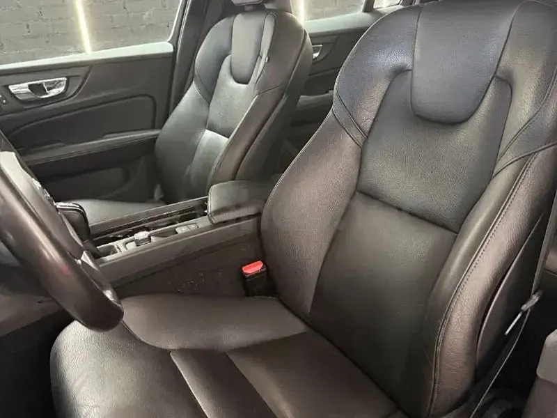 Usado Volvo V60 Momentum 150 CV (110 kW) 2018 Gris / plata Familiar