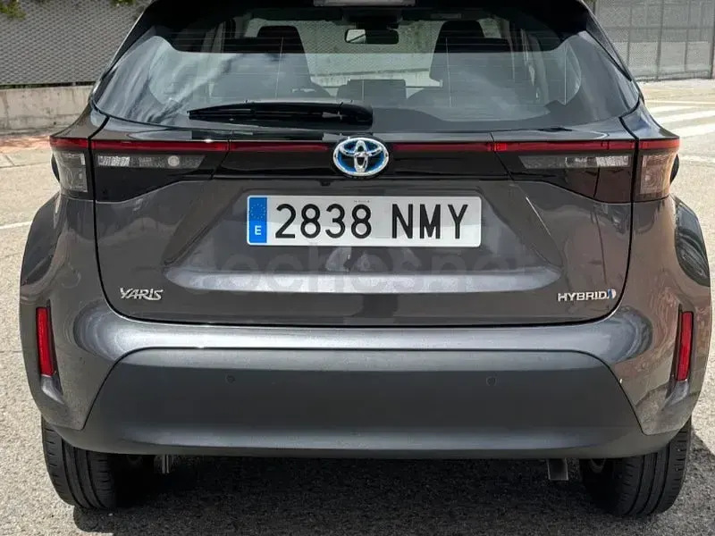 Usado Toyota Yaris Cross Active 116 CV (85 kW) 2023 Gris / plata SUV