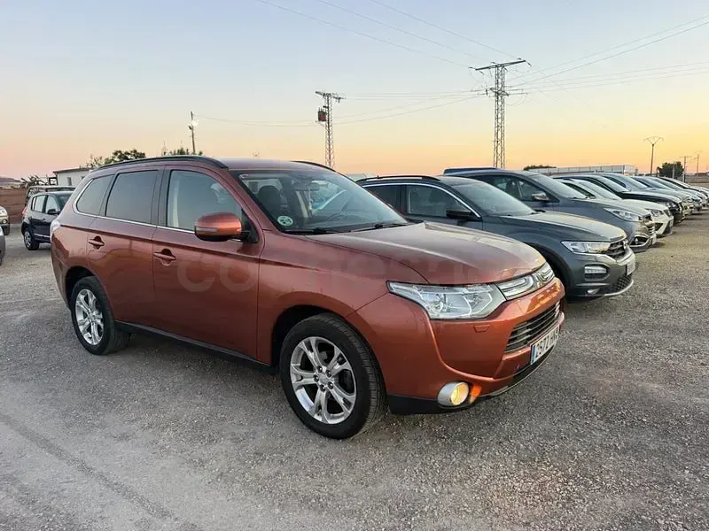 Usado Mitsubishi Outlander Motion 150 CV (110 kW) 2013 Granate SUV