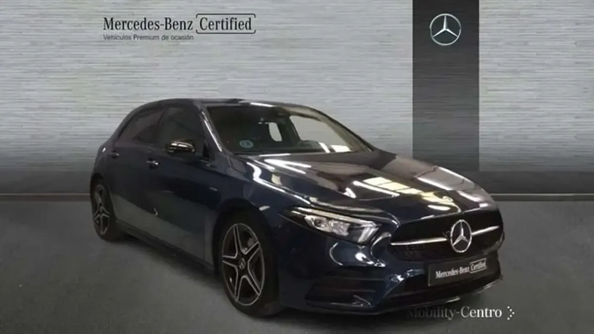 Usado Mercedes A180 109 CV (80 kW) 2021 Azul Utilitario