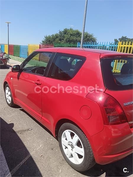 Rojo Usado 2007 Suzuki Swift GLX Berlina | 4800 € (Precio justo) - Imagen 1/4
