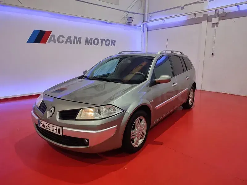Usado Renault Mégane GrandTour Dynamique 130 CV (95 kW) 2008 Gris / plata Familiar