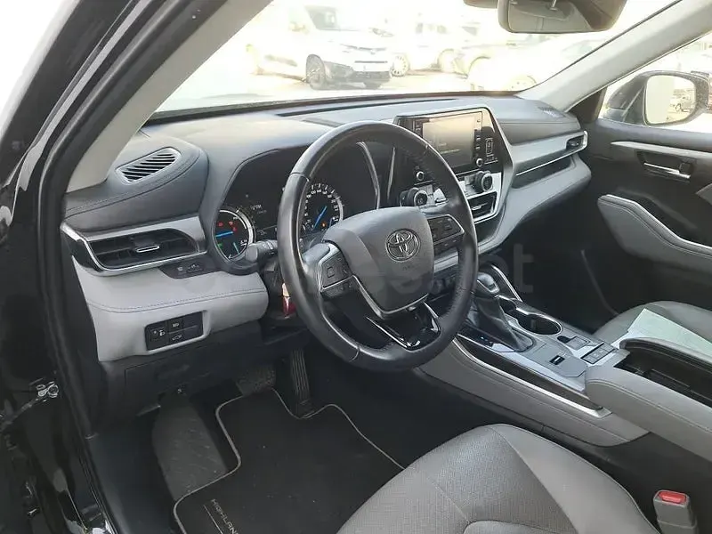 Usado Toyota Highlander Advance 246 CV (180 kW) 2022 Negro SUV