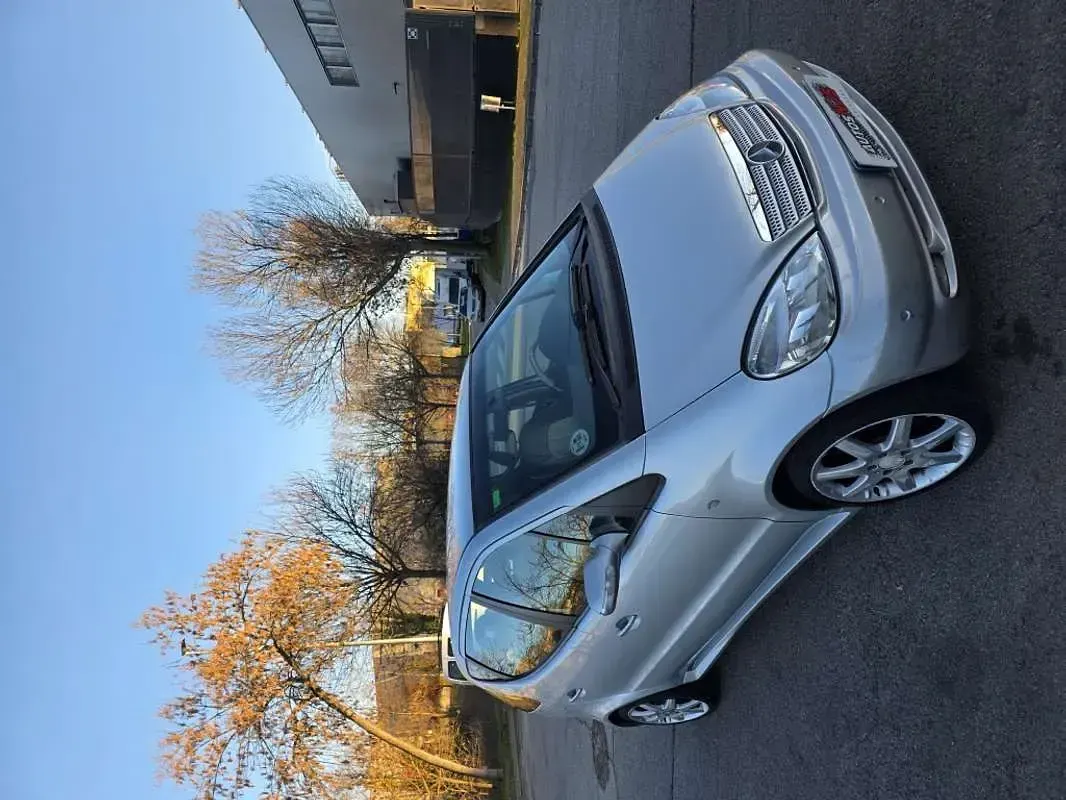 Usado Mercedes A210 140 CV (102 kW) 2004 Plateado Utilitario