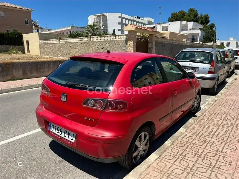 Usado Seat Ibiza Sport 100 CV (73 kW) 2004 Rojo Utilitario