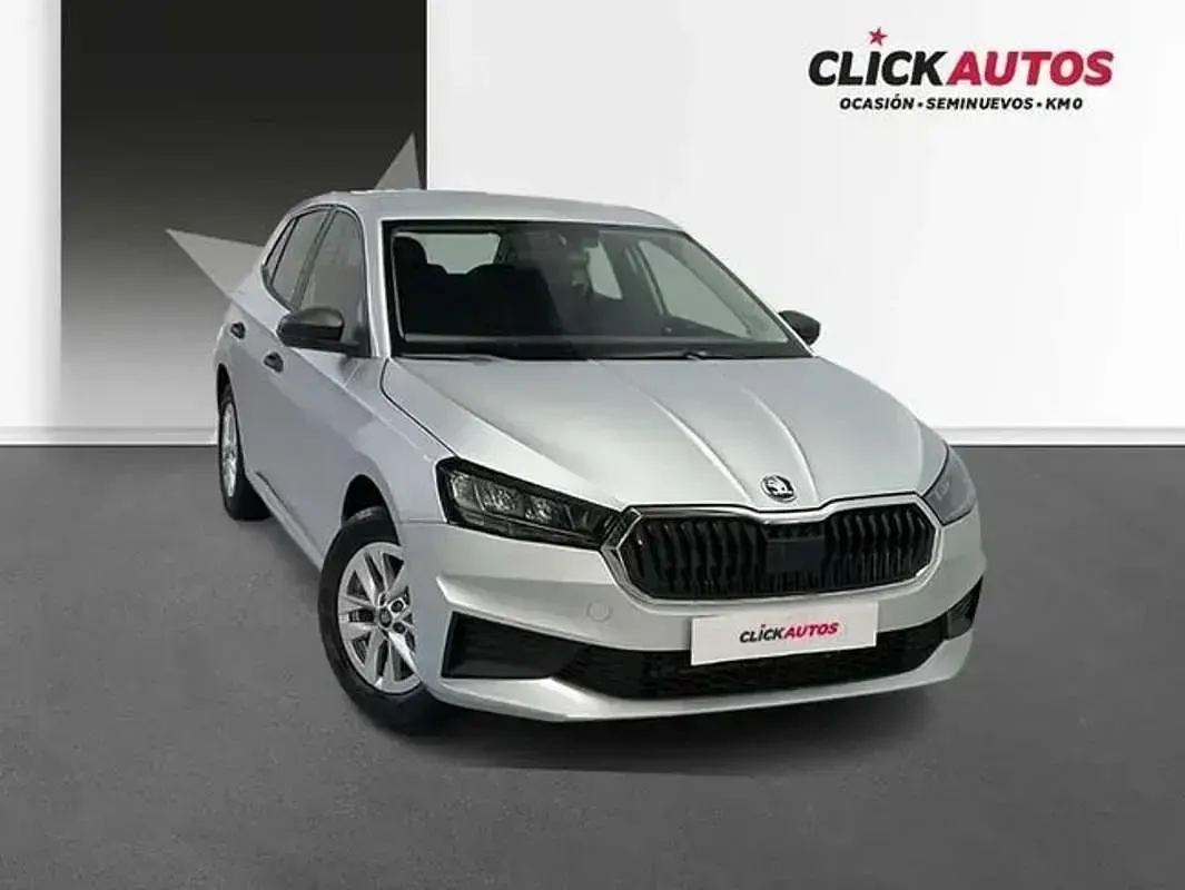 Usado Skoda Fabia Essence 95 CV (69 kW) 2025 Plateado Utilitario