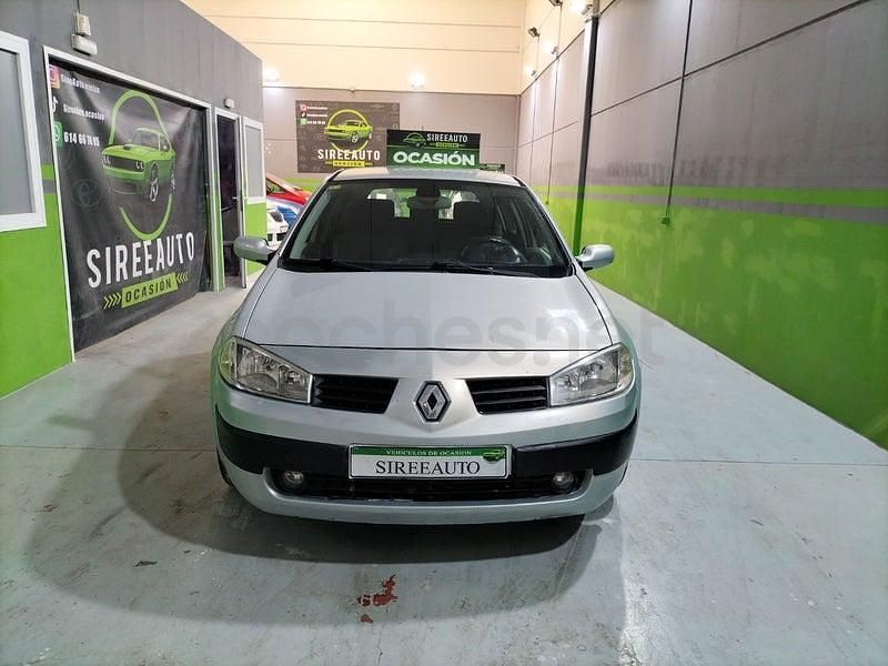 Usado Renault Mégane II Dynamique 120 CV (88 kW) 2004 Gris / plata Berlina