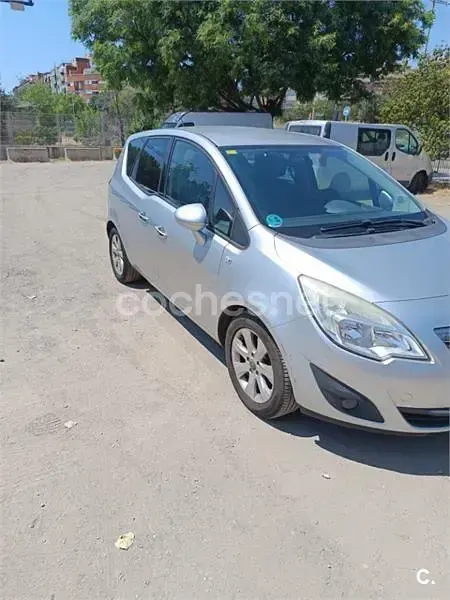 Usado Opel Meriva Cosmo 140 CV (102 kW) 2010 Gris / plata Monovolumen