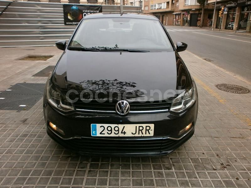 Usado VW Polo Advance 90 CV (66 kW) 2015 Negro Berlina