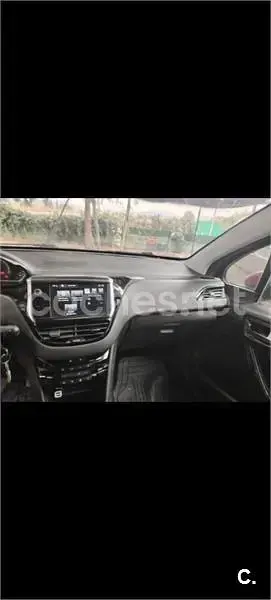 Usado Peugeot 208 Access 82 CV (60 kW) 2015 Rojo Utilitario