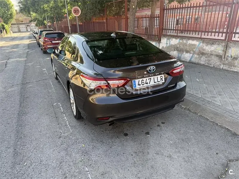 Usado Toyota Camry Luxury 218 CV (160 kW) 2020 Marrón Berlina