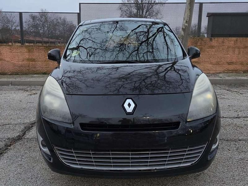 Usado Renault Grand Scénic III Dynamique 106 CV (77 kW) 2009 Negro Monovolumen