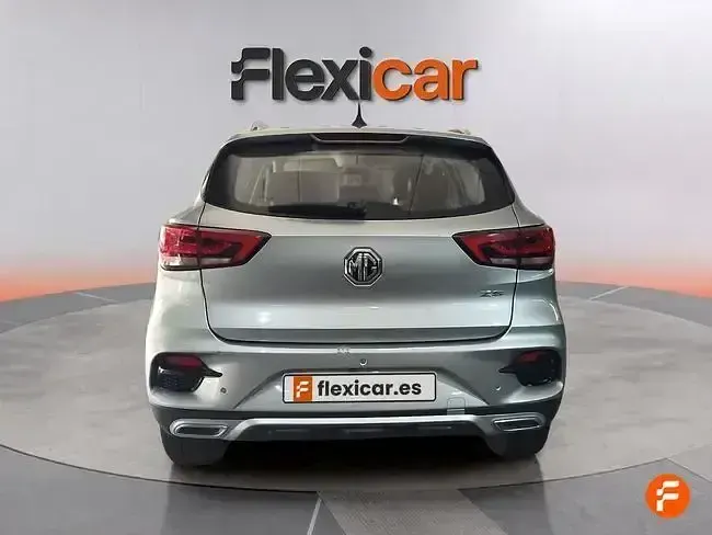 Usado MG ZS Luxury 111 CV (81 kW) 2022 Gris SUV