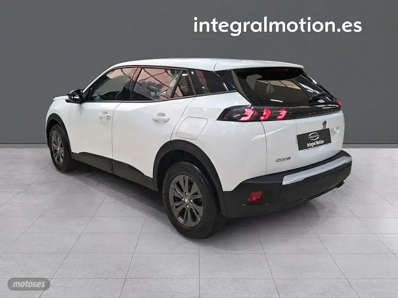 Usado Peugeot 2008 Active 110 CV (80 kW) 2022 Blanco SUV