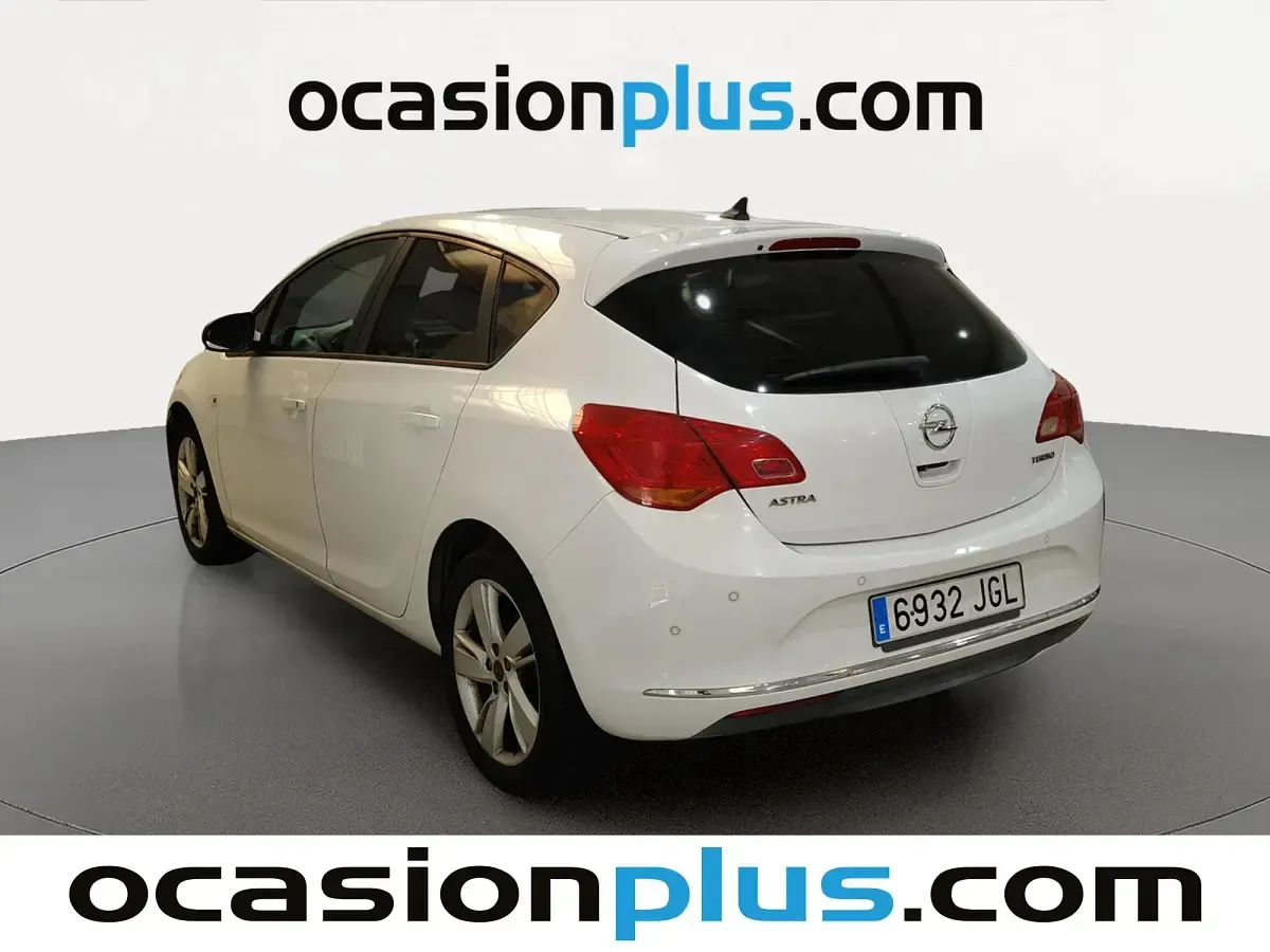 Usado Opel Astra Selective 140 CV (102 kW) 2015 Blanco Utilitario