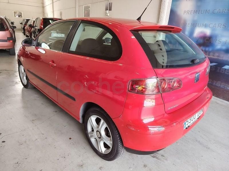 Usado Seat Ibiza Sport 64 HP (47 kW) 2005 Vermelho Citadino