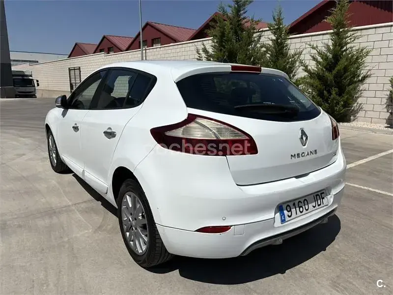 Usado Renault Mégane III LIMITED 110 CV (80 kW) 2015 Blanco Berlina