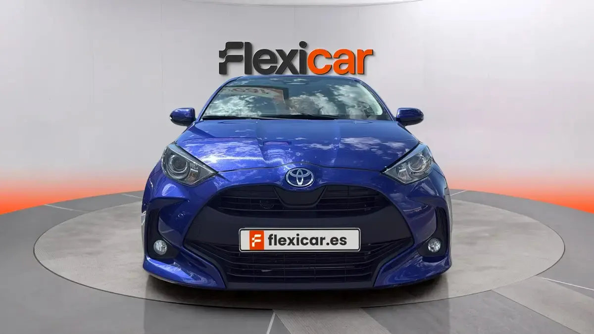 Usado Toyota Yaris Hybrid Active 92 CV (67 kW) 2025 Azul Berlina