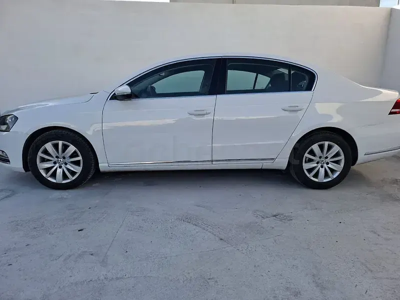 Usado VW Passat Advance 140 CV (102 kW) 2013 Blanco Berlina