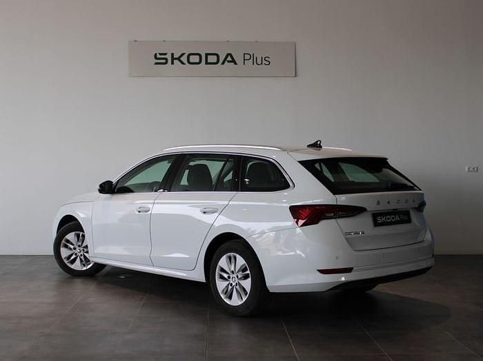 Blanco Usado 2024 Skoda Octavia Ambition Familiar | 23.990 € (Super precio) - Imagen 1/4