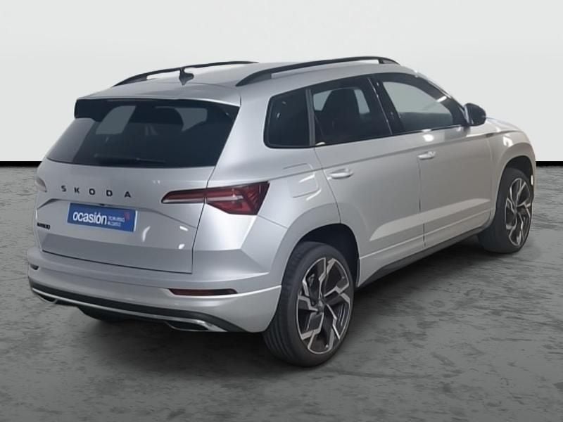 Usado Skoda Karoq SportLine 150 CV (110 kW) 2025 Plata brillante metalizado SUV
