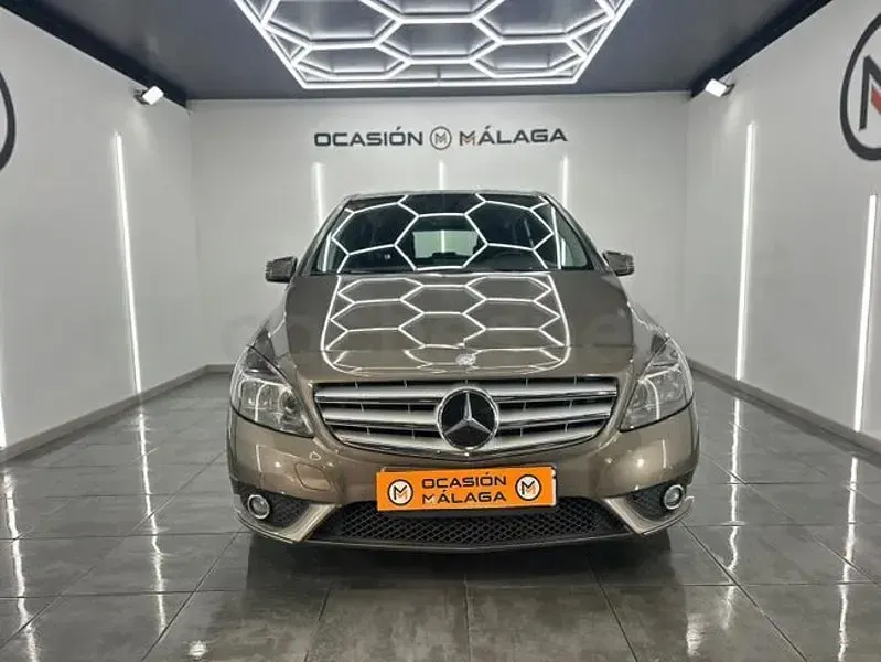 Usado Mercedes B200 136 CV (100 kW) 2013 Marrón Utilitario