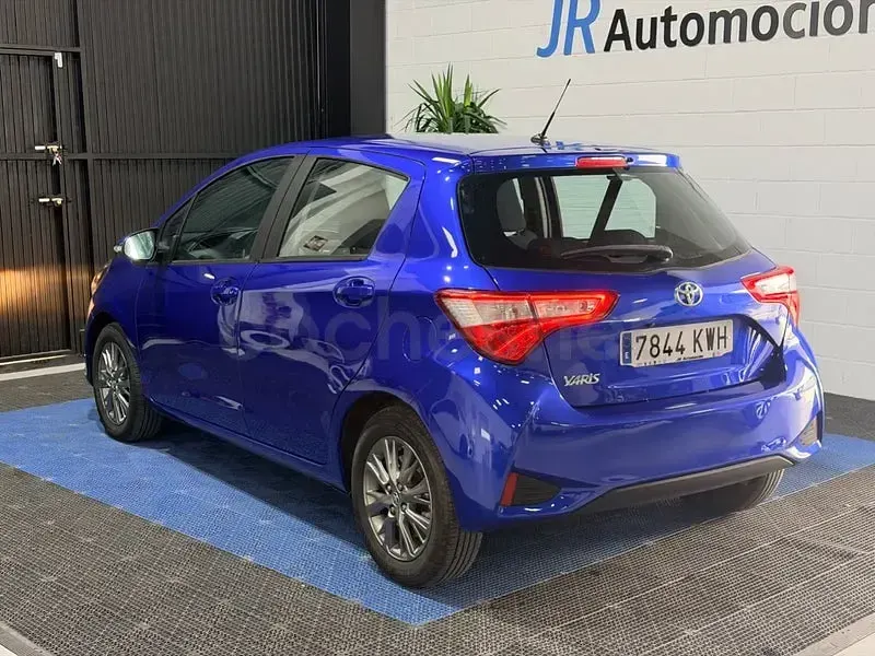 Usado Toyota Yaris Active 111 CV (81 kW) 2019 Azul Berlina