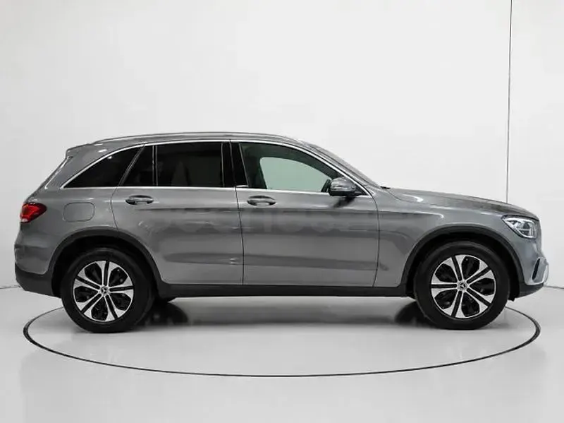 Usado Mercedes GLC220 194 CV (142 kW) 2021 Gris / plata SUV