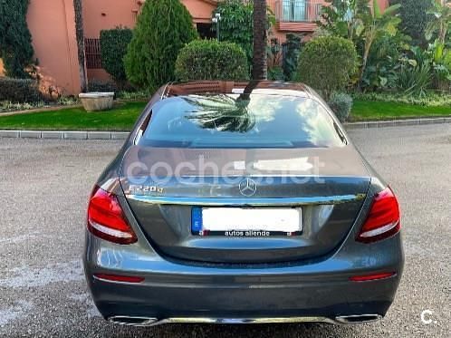 Usado Mercedes E220 194 CV (142 kW) 2020 Gris / plata Berlina