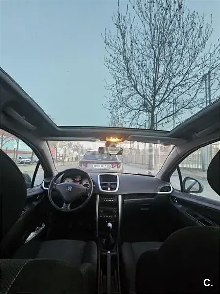 Usado Peugeot 207 90 CV (66 kW) 2008 Negro Familiar