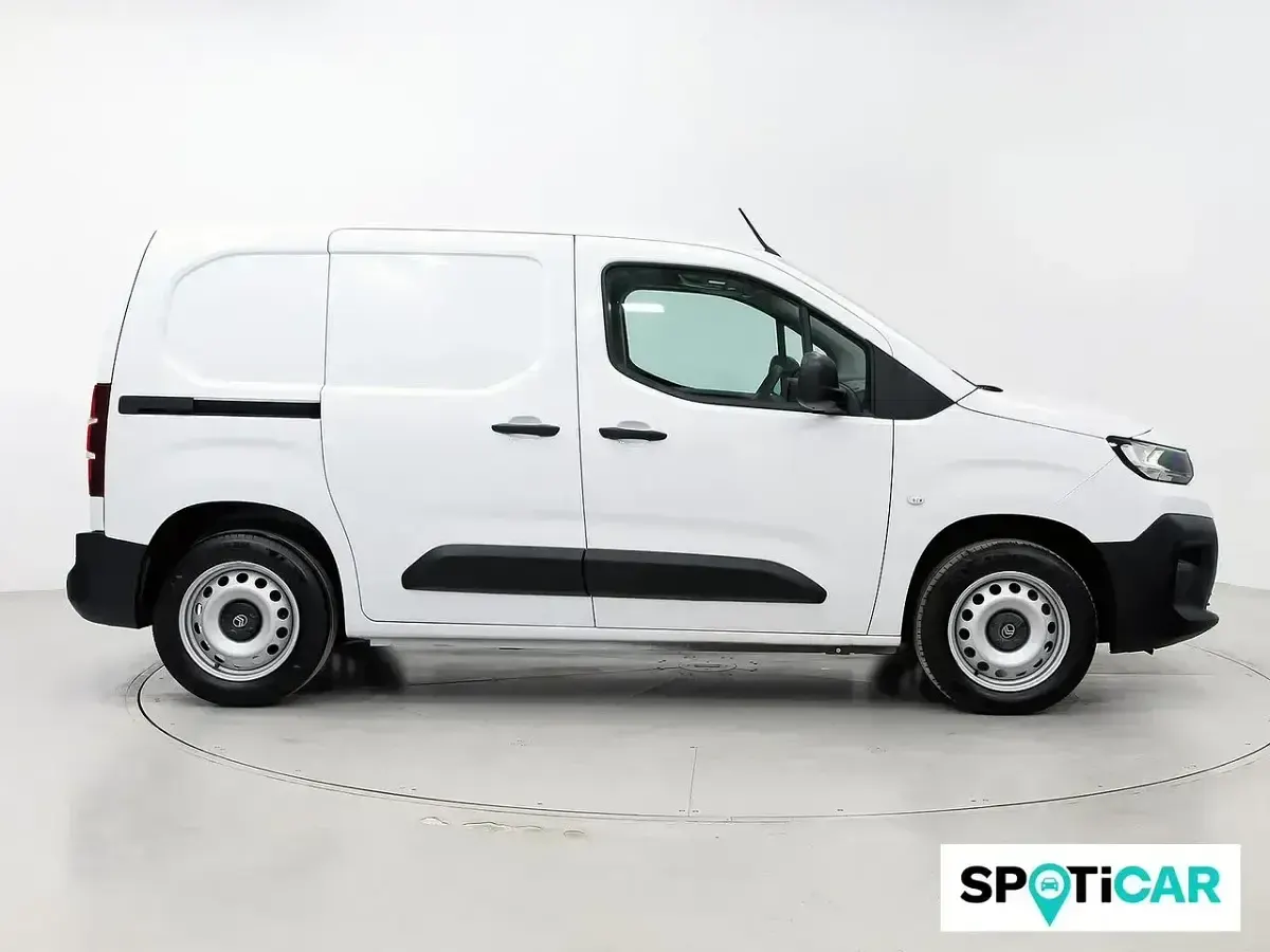Usado Citroën Berlingo 102 CV (75 kW) 2024 Blanco Monovolumen
