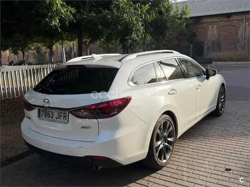 Usado Mazda 6 Luxury 150 CV (110 kW) 2015 Blanco Familiar